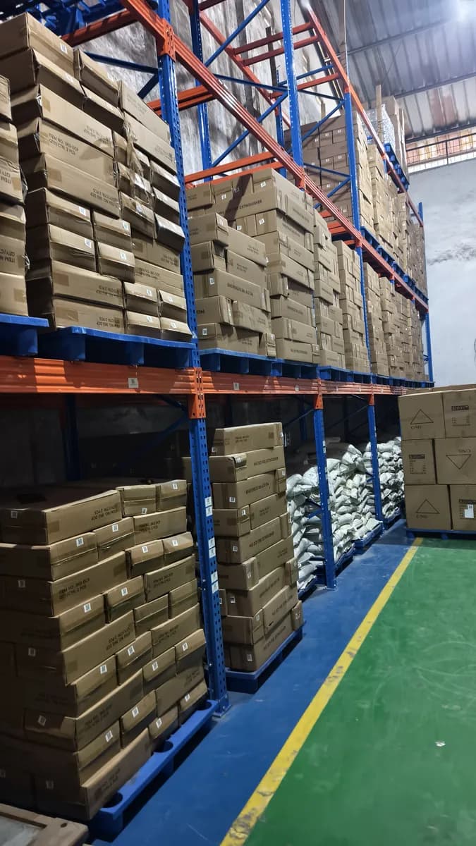 Lorong stok gudang Indonesia