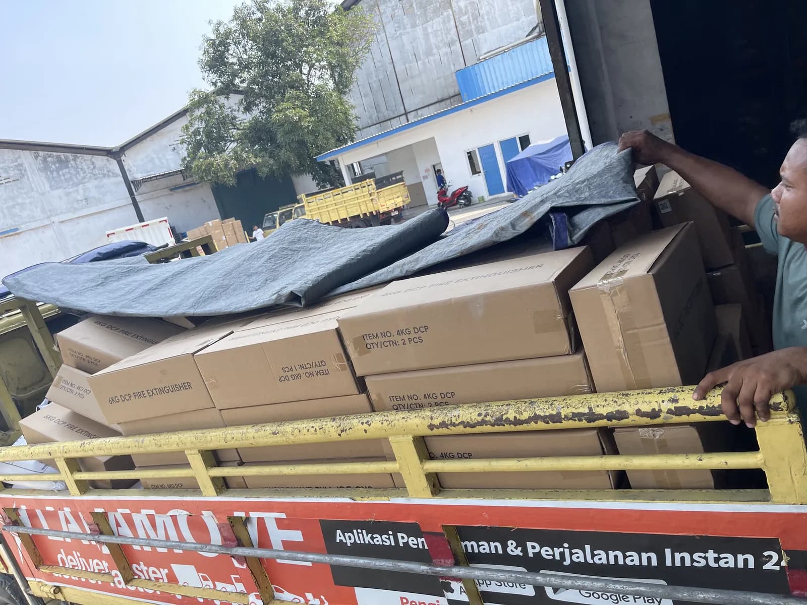 Aktivitas penanganan barang sebagai materi pendukung pembahasan pengadaan