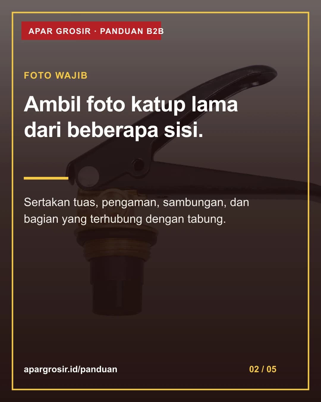 Ambil foto katup lama dari beberapa sisi. Sertakan tuas, pengaman, sambungan, dan bagian yang terhubung dengan tabung.